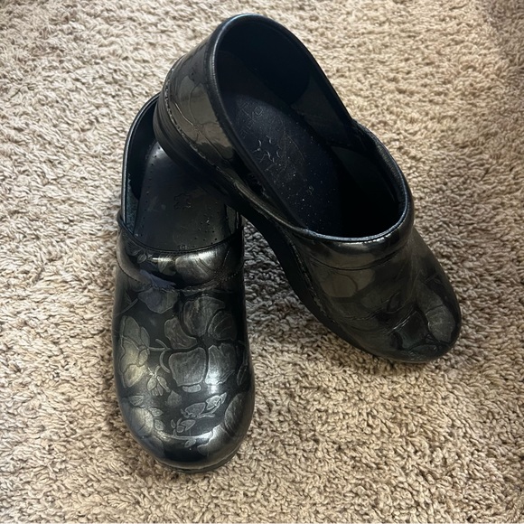 Dansko Clogs- Silver and Black Size 39 (8.5/9) - Picture 5 of 9
